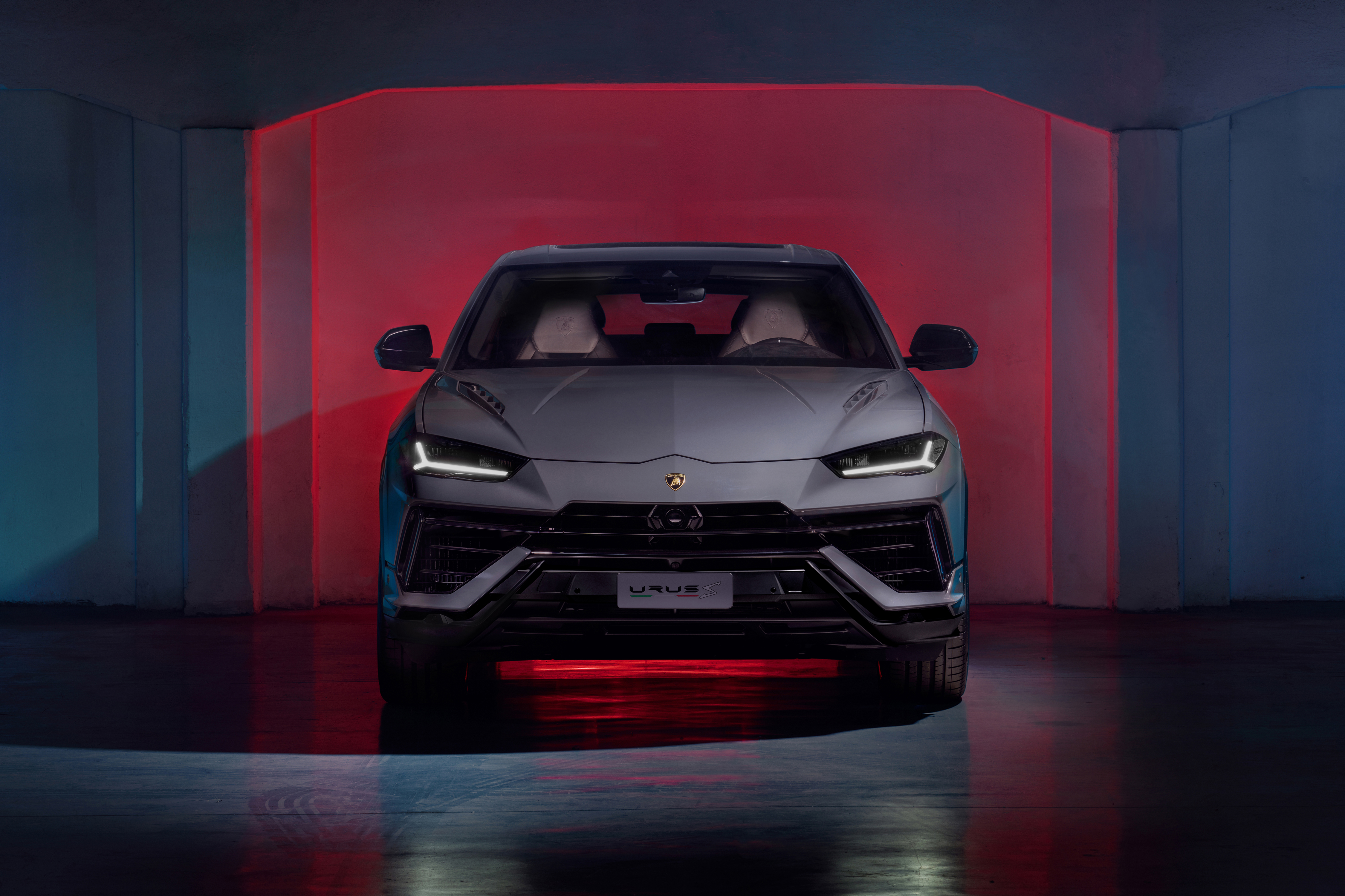 Lamborghini Urus S | facelift super sportovního SUV | novinka 2023 | motor V8 biturbo | výkon 666 koní | první auta k objednání online | AUTOiBUY.com